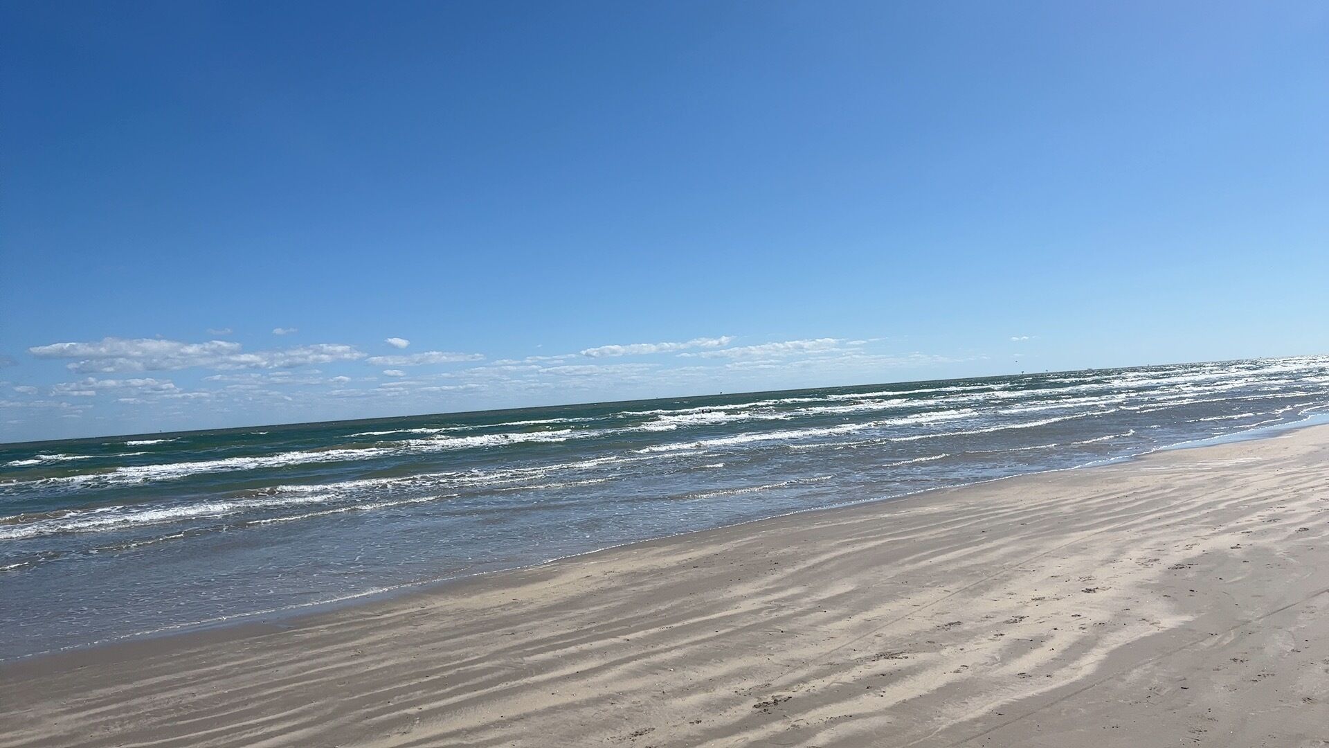 Beach nearby, sun-loungers, beach towels