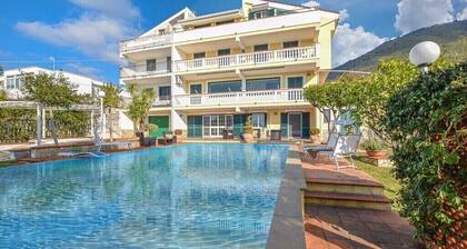 Large Holiday House with private pool