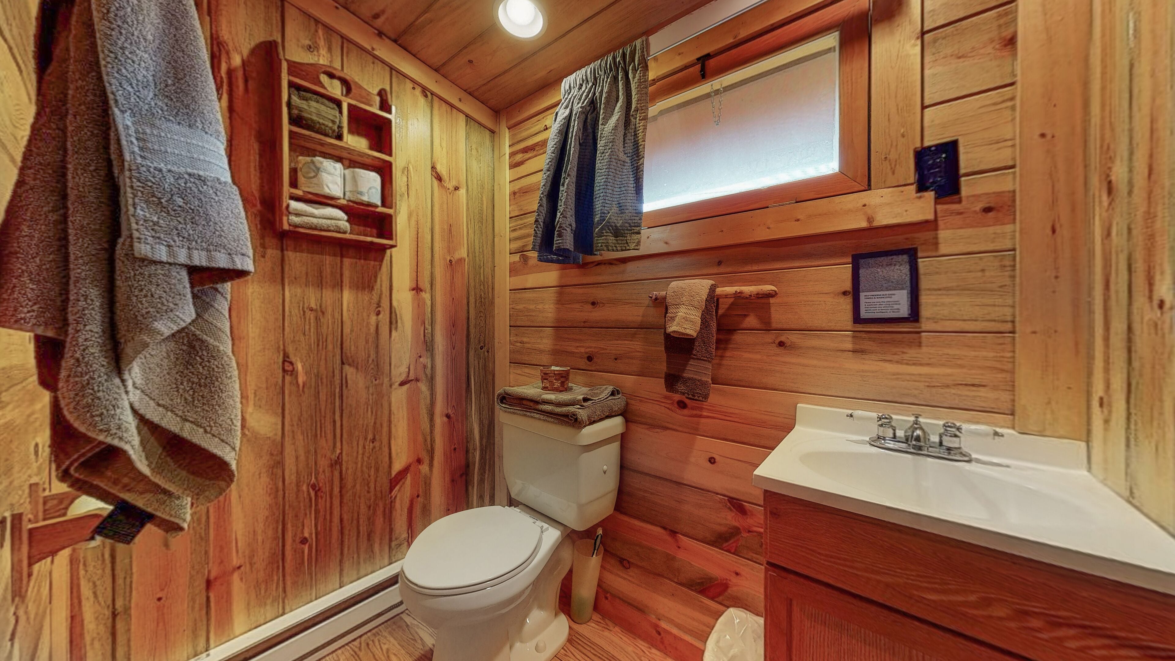 Baita Comfort, 1 letto king, cucina, al piano terra | Bagno | Combinazione doccia/vasca, asciugamani, carta igienica