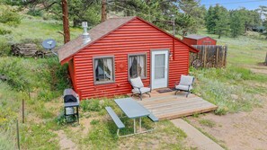 Premium bedding, down duvets, individually decorated - Marr's Mountain Cabins (Red Feather Lakes)