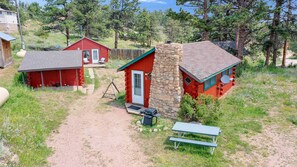 Comfort Cabin, 1 Bedroom, Kitchen, Lake View | Premium bedding, down comforters, individually decorated - Marr's Mountain Cabins (Red Feather Lakes)