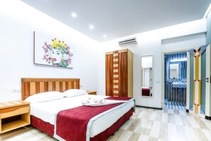10 slaapkamers, een strijkplank/strijkijzer, wifi, beddengoed