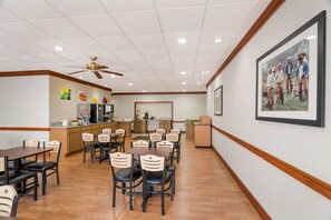 Free daily continental breakfast 