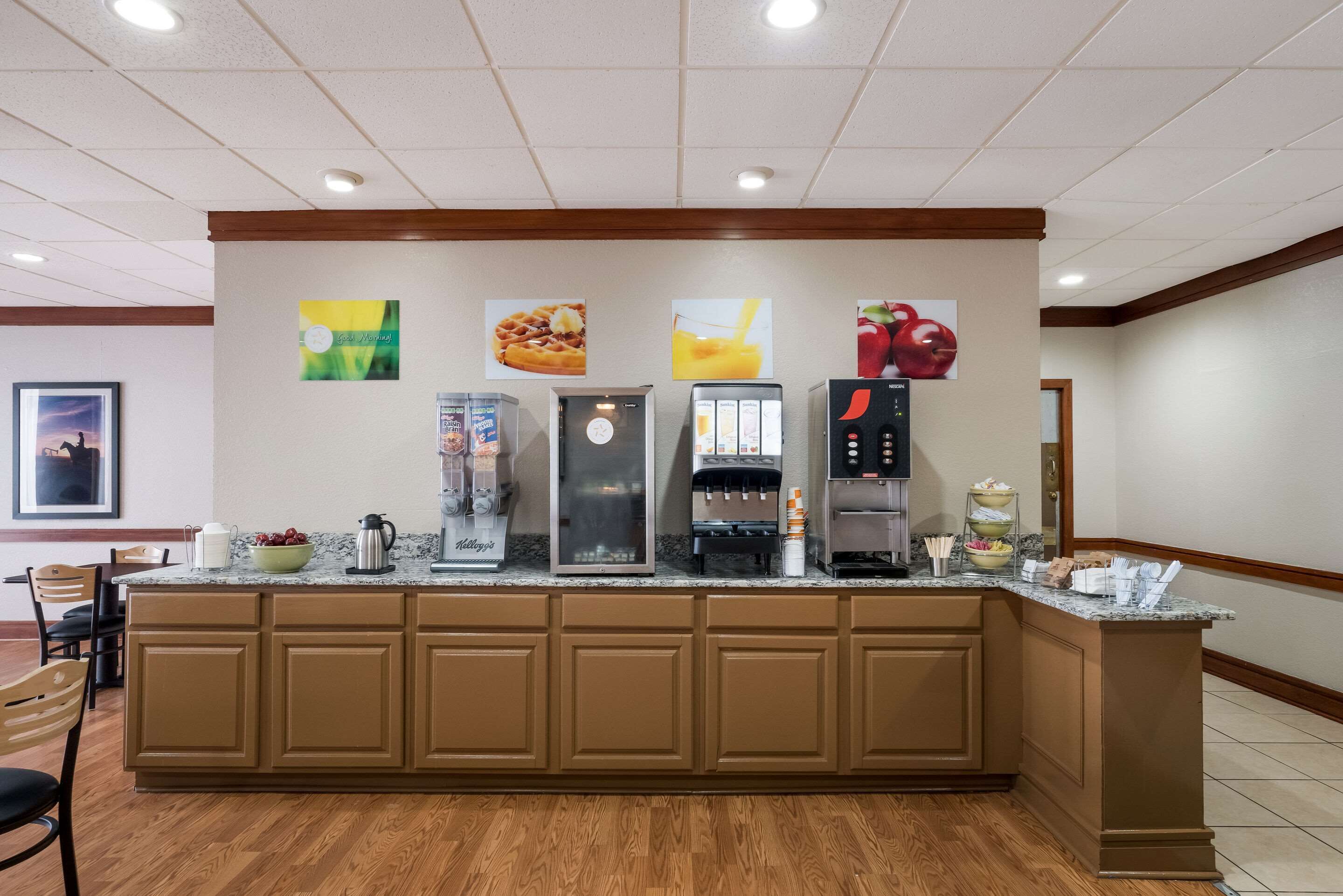 Free daily continental breakfast 