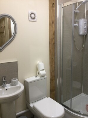 Shower, hair dryer, towels, soap - Tiny House, Peak District, Nr Buxton, Derbyshire (Buxton)