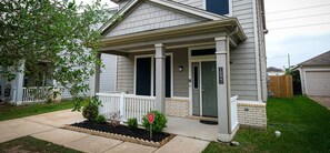 Premier House, 3 Bedrooms | 3 bedrooms, free WiFi - 3Bdrm 2.5Bath 5Beds - Warm Home in Katy (Katy)