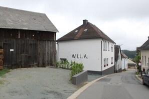 المنشأة من الخارج