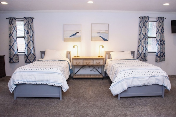 6 bedrooms, iron/ironing board, travel cot, WiFi
