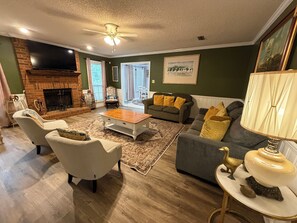 Living area - Spacious Peaceful Home 3BR 2BA,Quiet Neighborhood (Valdosta)