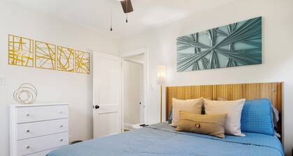 Quiet and contemporary home in coveted Watts-Hillendale. Close to Duke/VA.