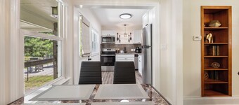 Quiet and contemporary home in coveted Watts-Hillendale. Close to Duke/VA.