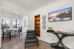 Interior - Quiet and contemporary home in coveted Watts-Hillendale. Close to Duke/VA. (Durham)