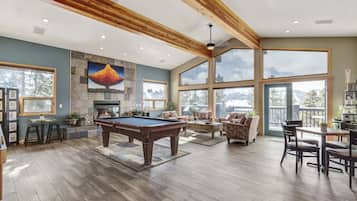 Smart TV, fireplace, DVD player