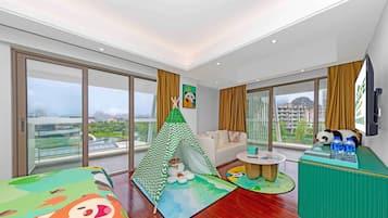 Minibar, in-room safe, iron/ironing board, free WiFi
