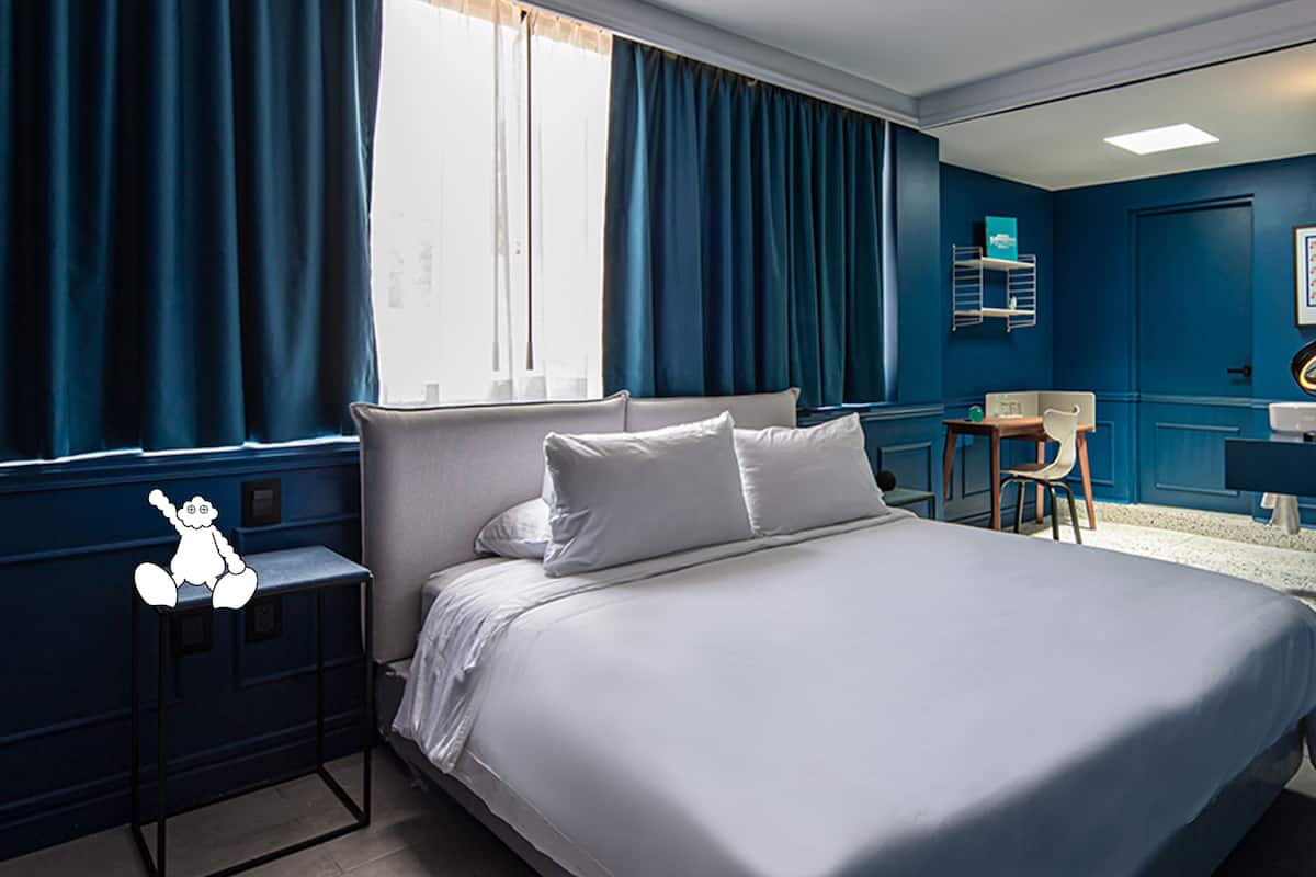 Deluxe Room, 1 Katil Ratu (Queen) | Peti besi dalam bilik, meja, kalis bunyi, Wi-fi percuma