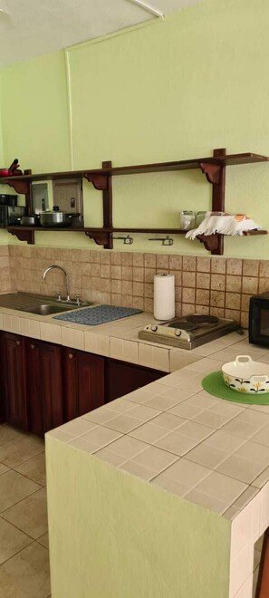 Full-size fridge, microwave, oven, stovetop - Hermosa Paradise (Sardinal)