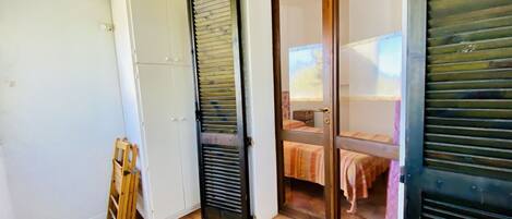 3 bedrooms, iron/ironing board