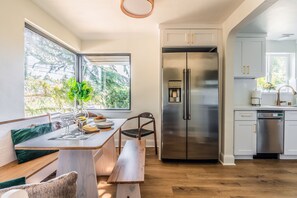 Fridge, microwave, oven, stovetop - Game Day Ready • Near Lumen & Downtown (Seattle)