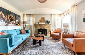 Smart TV - Game Day Ready • Near Lumen & Downtown (Seattle)