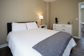 3 bedrooms, iron/ironing board, WiFi, bed sheets - The Diamond House  (Mansfield)