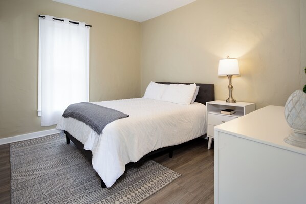 3 bedrooms, iron/ironing board, WiFi, bed sheets