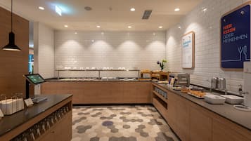 Free daily continental breakfast
