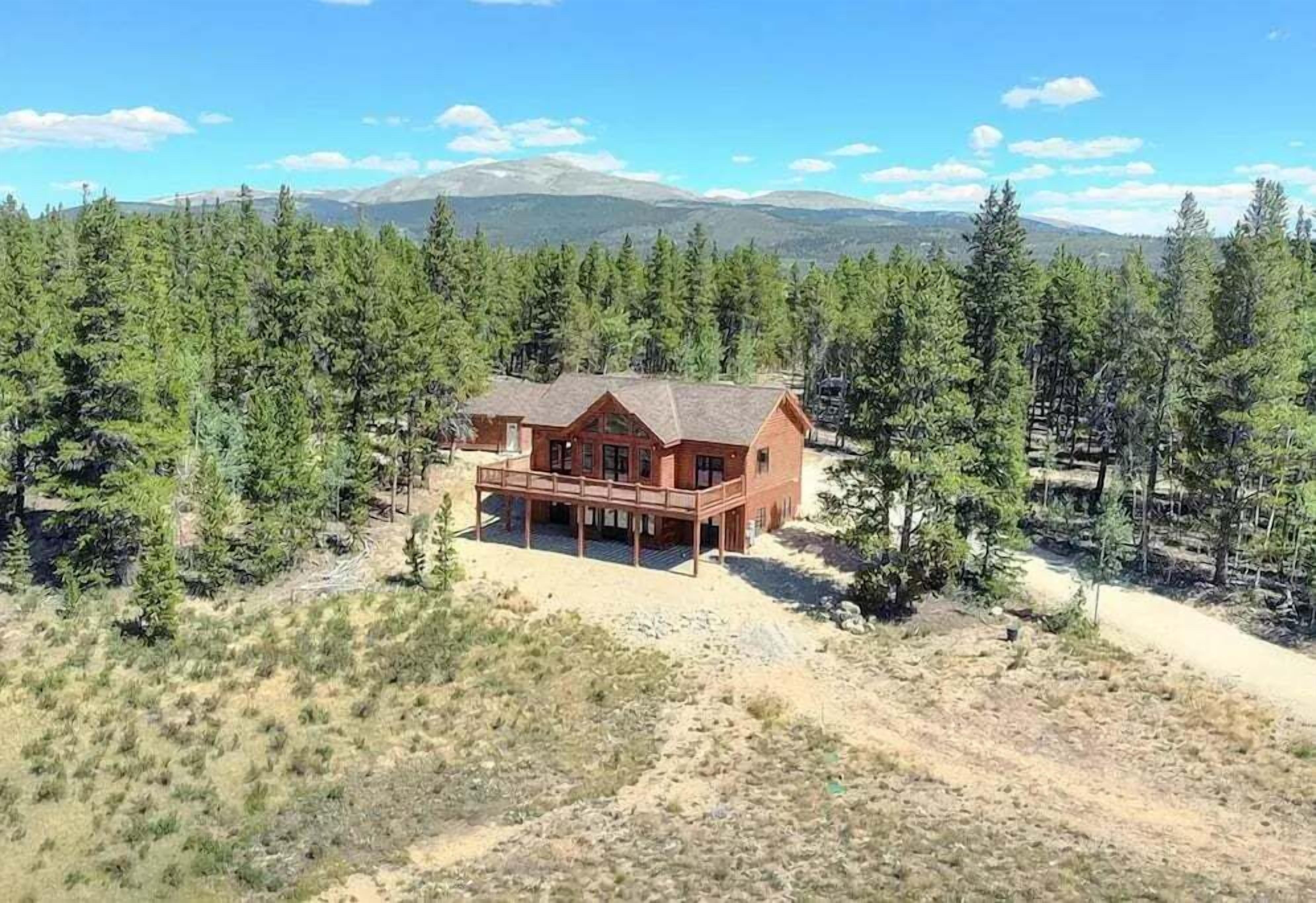 🍃Four Seasons Lodge🍁Views of 3 Peaks 🏔Hot Tub🌟$0 Cleaning Fee