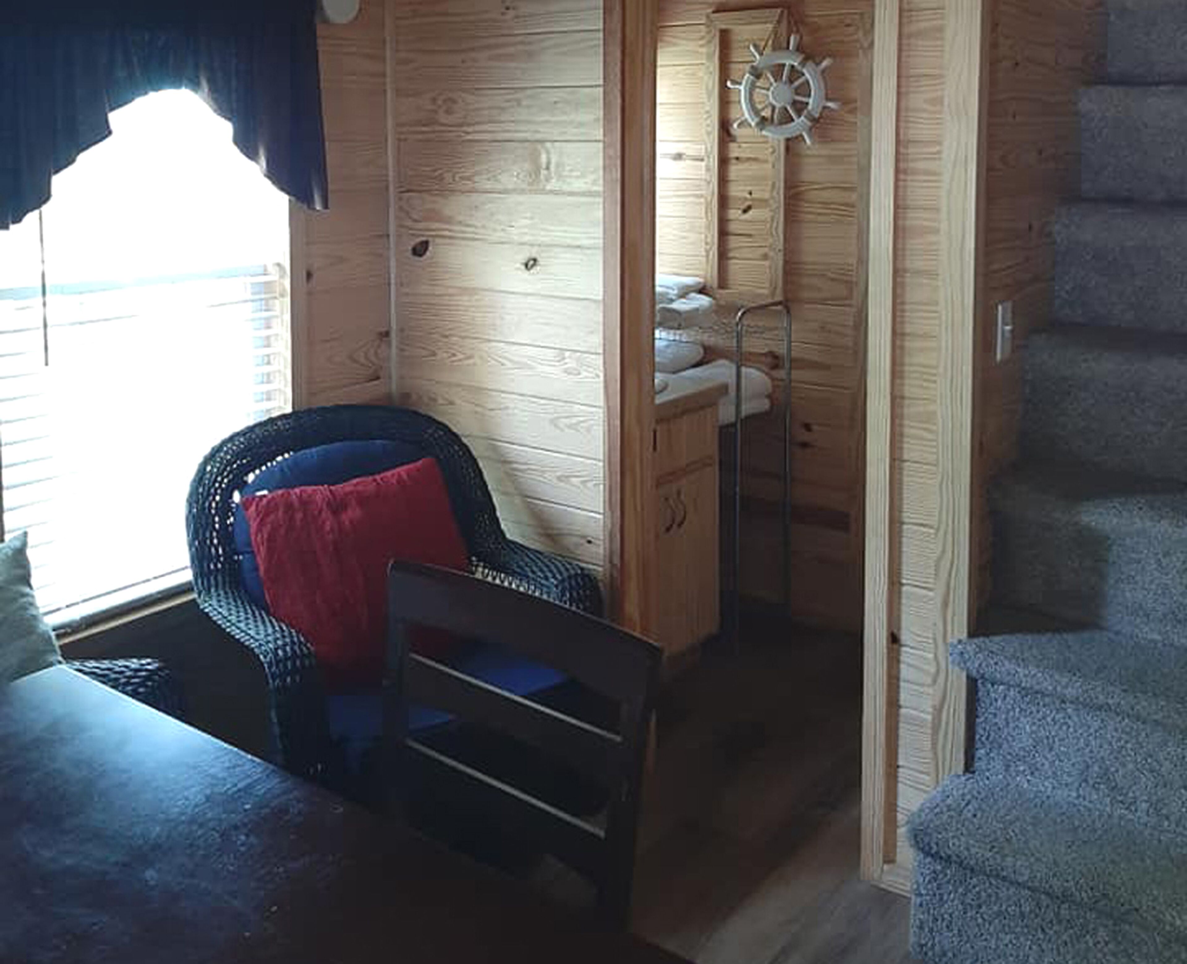 平房 | 起居區 | 32-吋平面電視、有線頻道、電視