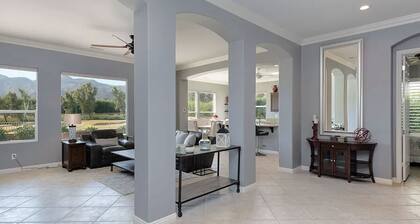 Trilogy Desert Oasis with Salt Water Pool and Jacuzzi with beautiful Mtn Views