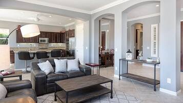 TV connectée, cheminée, espaces bureaux, imprimantes