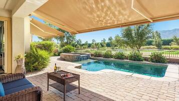 Piscine extérieure, piscine chauffée