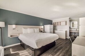 Standard Room, 1 King Bed, Non Smoking | Individually decorated, individually furnished, desk, laptop workspace - MainStay Suites Florence - Darlington (Florence)