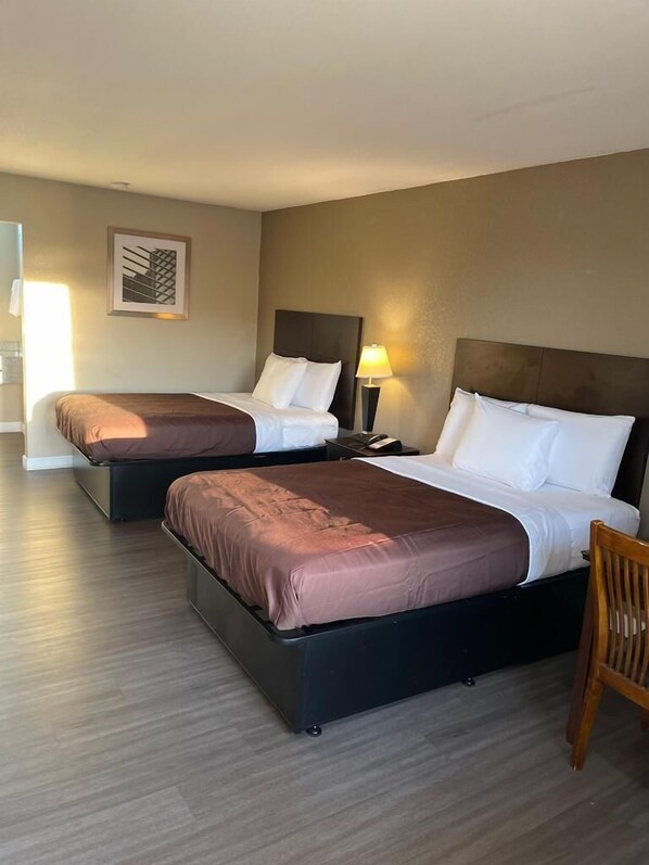 Escritorio, wifi gratis, ropa de cama