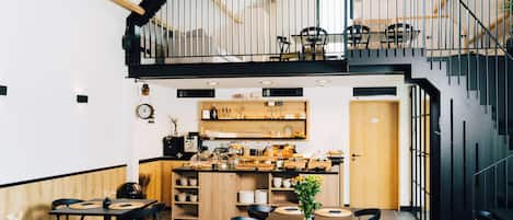 Petit déjeuner buffet (15 EUR par personne)