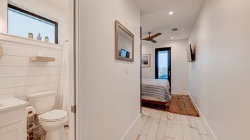 5 bedrooms, iron/ironing board, free WiFi, bed sheets