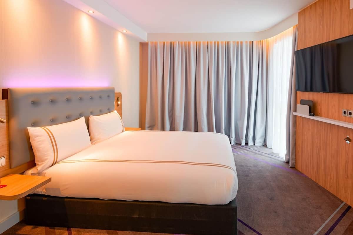 Chambre Double, douche accessible en fauteuil roulant | Chambres insonorisées, Wi-Fi gratuit