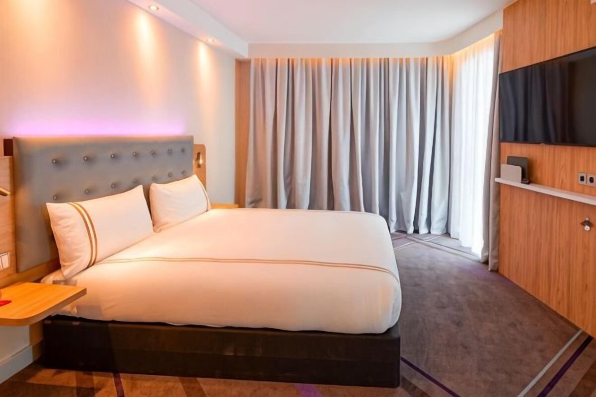Schallisolierte Zimmer, kostenloses WLAN, Bettwäsche