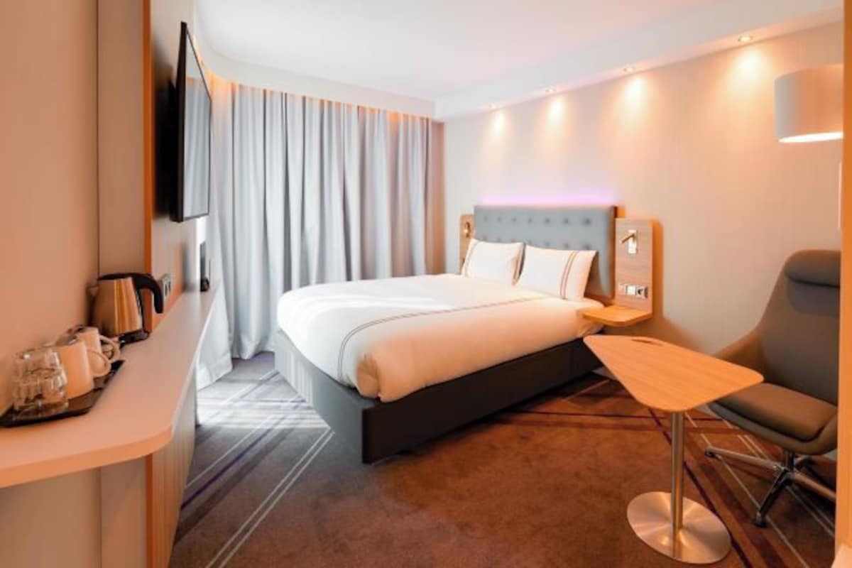 Soundproofing, WiFi (free), bed sheets