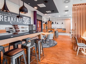 Petit déjeuner buffet (17.9 EUR par personne)