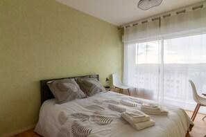 4 dormitorios, tabla de planchar con plancha, wifi gratis y ropa de cama
