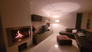 Fernseher, Kamin, Videospiele