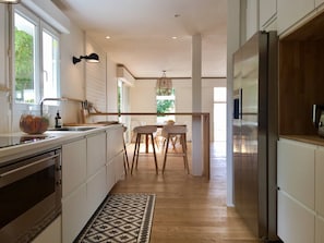 Kühlschrank, Mikrowelle, Ofen, Geschirrspüler