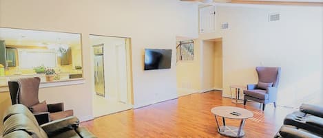 Luxury House, 5 Bedrooms, Non Smoking | Living area | Flat-screen TV