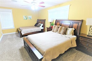 5 bedrooms, free WiFi, bed sheets - 5Bdrm 3.5Bath 8Beds - Up to 16 Guest (Sugar Land)