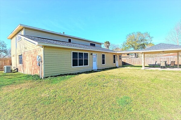 Exterior - 5Bdrm 3.5Bath 8Beds - Up to 16 Guest (Sugar Land)