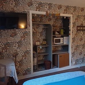 1 habitación, wifi y ropa de cama