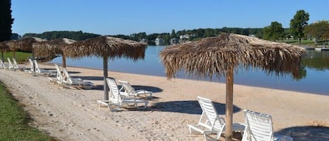 Aan het strand, ligstoelen aan het strand