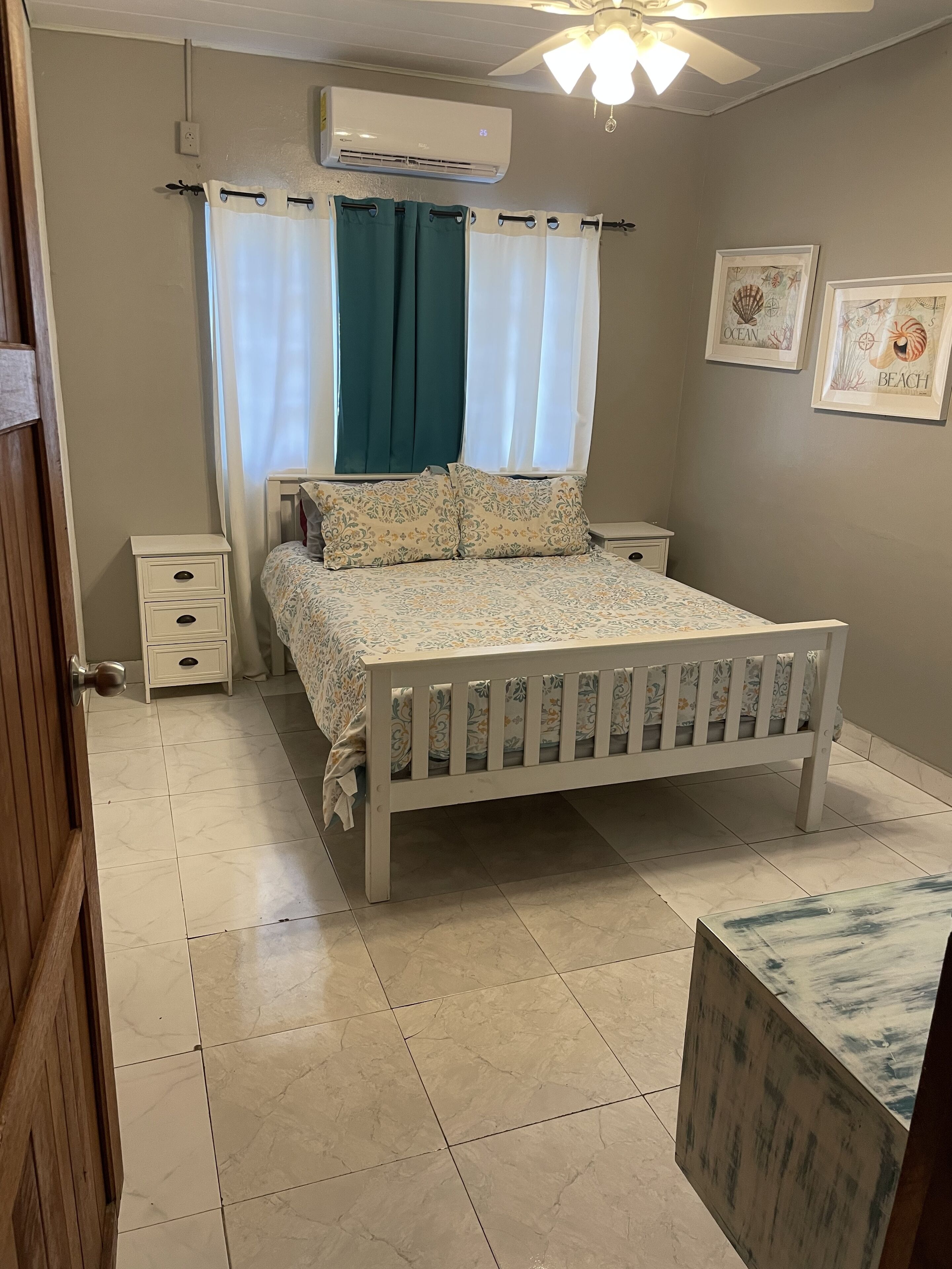 3 Schlafzimmer, Schreibtisch, Bügeleisen/Bügelbrett, Reisekinderbett