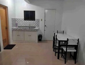 Dining - Lola Bunny Home w/ 100 mbps wifi and Netflix (Dasmarinas)