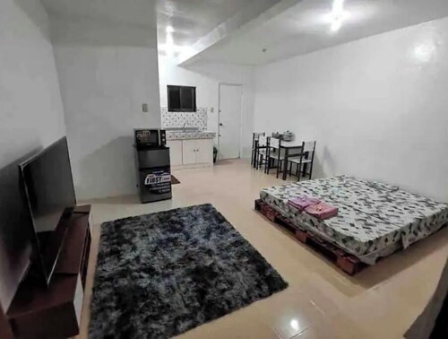 Lola Bunny Home w/ 100 mbps wifi and Netflix